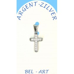 Kruisje zilver met zirkonen...