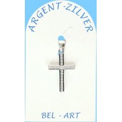 Kruisje Zilver met zirkonen...